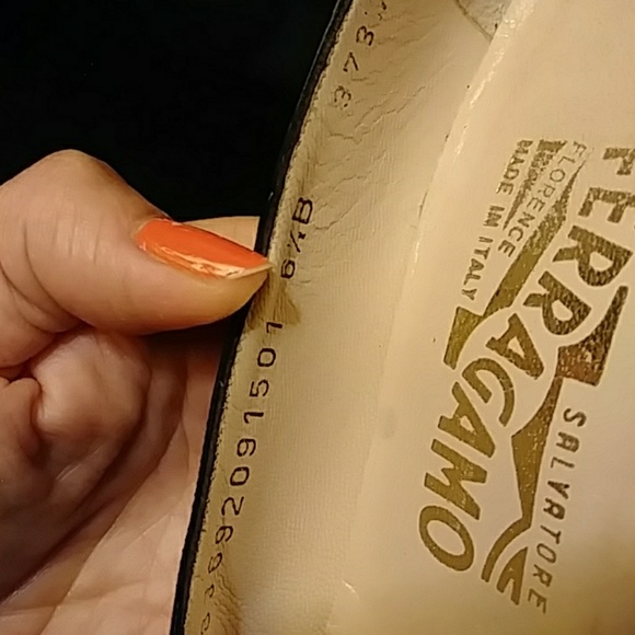 Black Ferragamo shoes - Picture 5 of 8